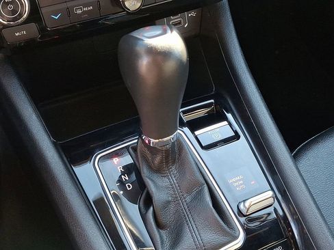 Used 2024 Jeep Compass Latitude image 13