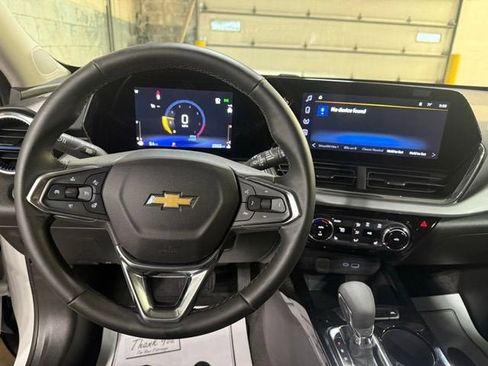 New 2026 Chevrolet Trax LT w/ LT Convenience Package FWD image 4
