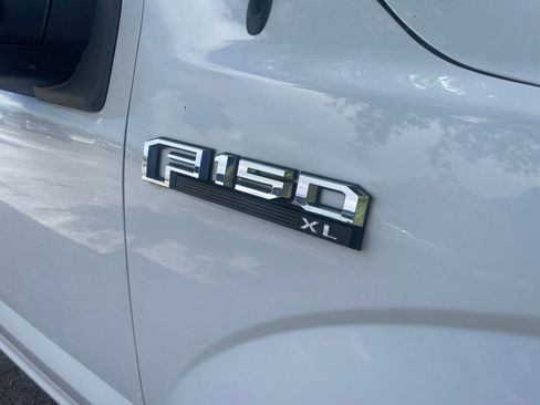 Used 2023 GMC Yukon XL SLT RWD image 2