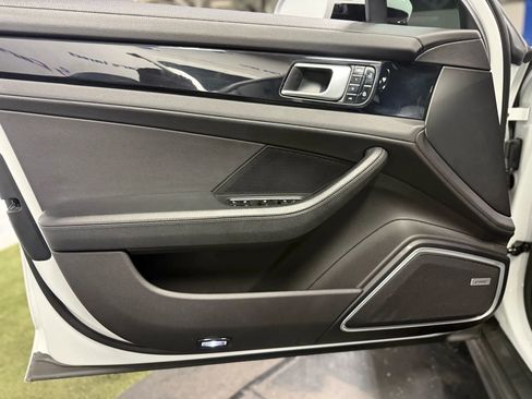 Used 2021 Porsche Panamera image 11