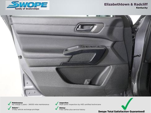 Used 2025 Nissan Pathfinder SV image 14