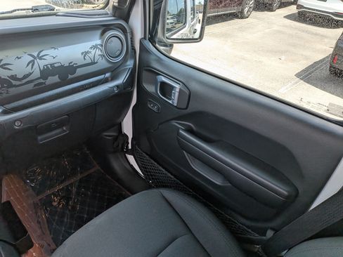 Used 2021 Jeep Gladiator Sport AWD/4WD image 18