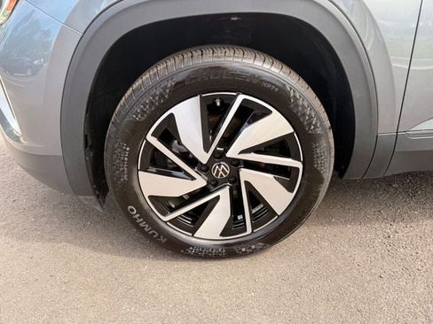 Used 2025 Volkswagen Atlas SE FWD image 13