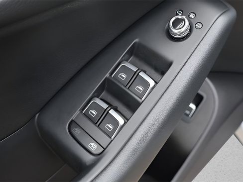 Used 2016 Audi Q5 2.0T Premium image 12