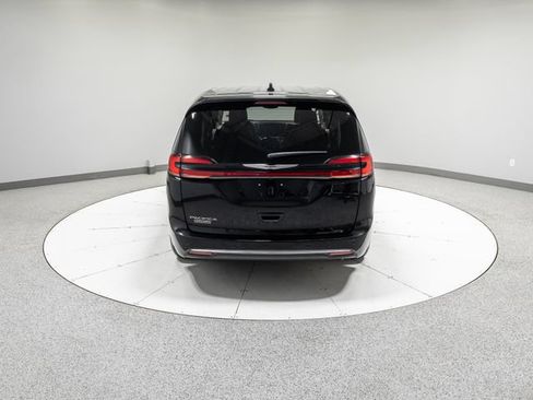 Used 2024 Chrysler Pacifica Touring-L FWD image 34