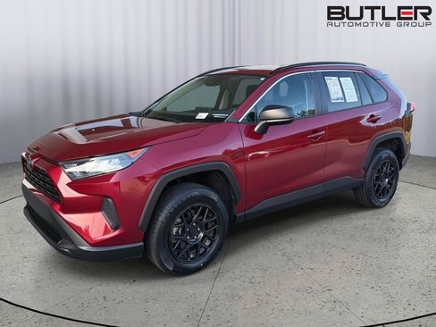 Used 2020 Toyota RAV4 LE FWD image 1