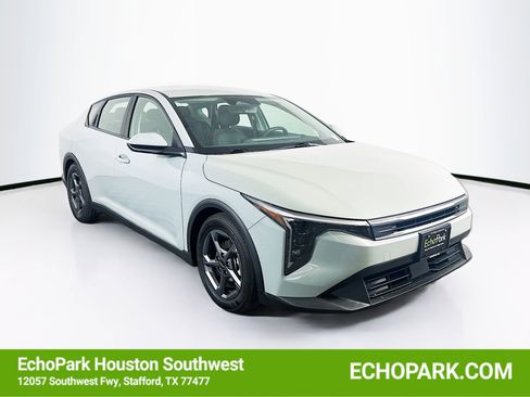 Used 2025 Kia K4 LXS image 1