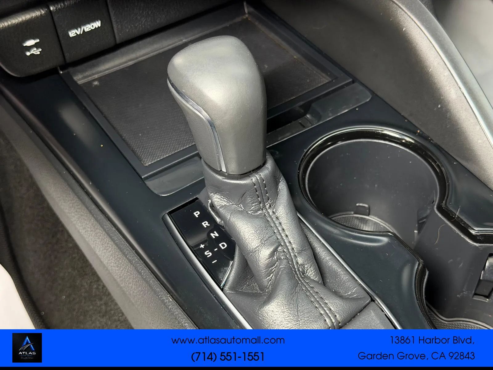 Used 2018 Toyota Camry SE w/ Moonroof Package FWD image 32