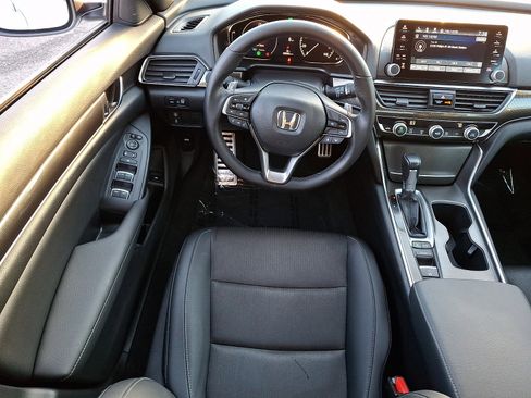 Used 2022 Honda Accord Sport image 11