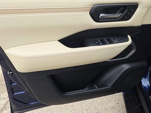 Used 2025 Nissan Armada Platinum Reserve image 22