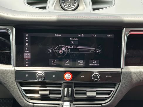 Used 2026 Porsche Macan AWD/4WD image 11