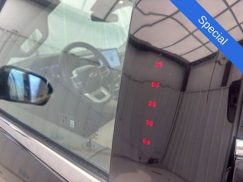 Used 2024 Ford Expedition Limited AWD/4WD image 17