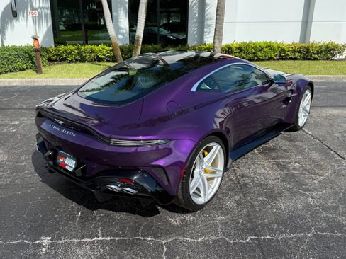 Used 2025 Aston Martin V8 Vantage Coupe RWD image 21