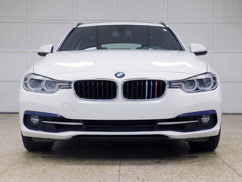 Used 2019 BMW 330i xDrive Wagon AWD/4WD image 2