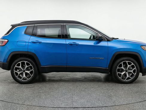 Used 2025 Jeep Compass Limited AWD/4WD image 11