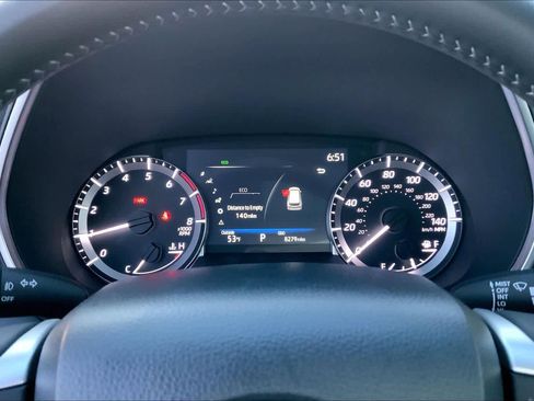 Used 2025 Toyota Highlander XLE FWD image 25