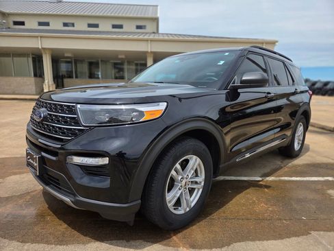 Used 2024 Ford Explorer XLT w/ Equipment Group 202A RWD image 1