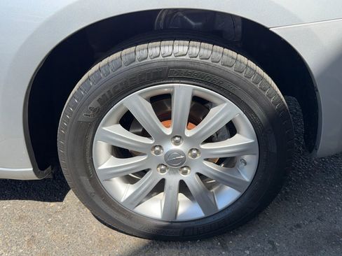Used 2012 Chrysler 200 Touring FWD image 10