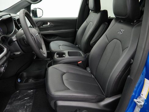 New 2026 Chrysler Pacifica Select image 15