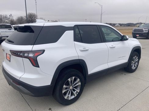 Used 2025 Chevrolet Equinox LT image 2