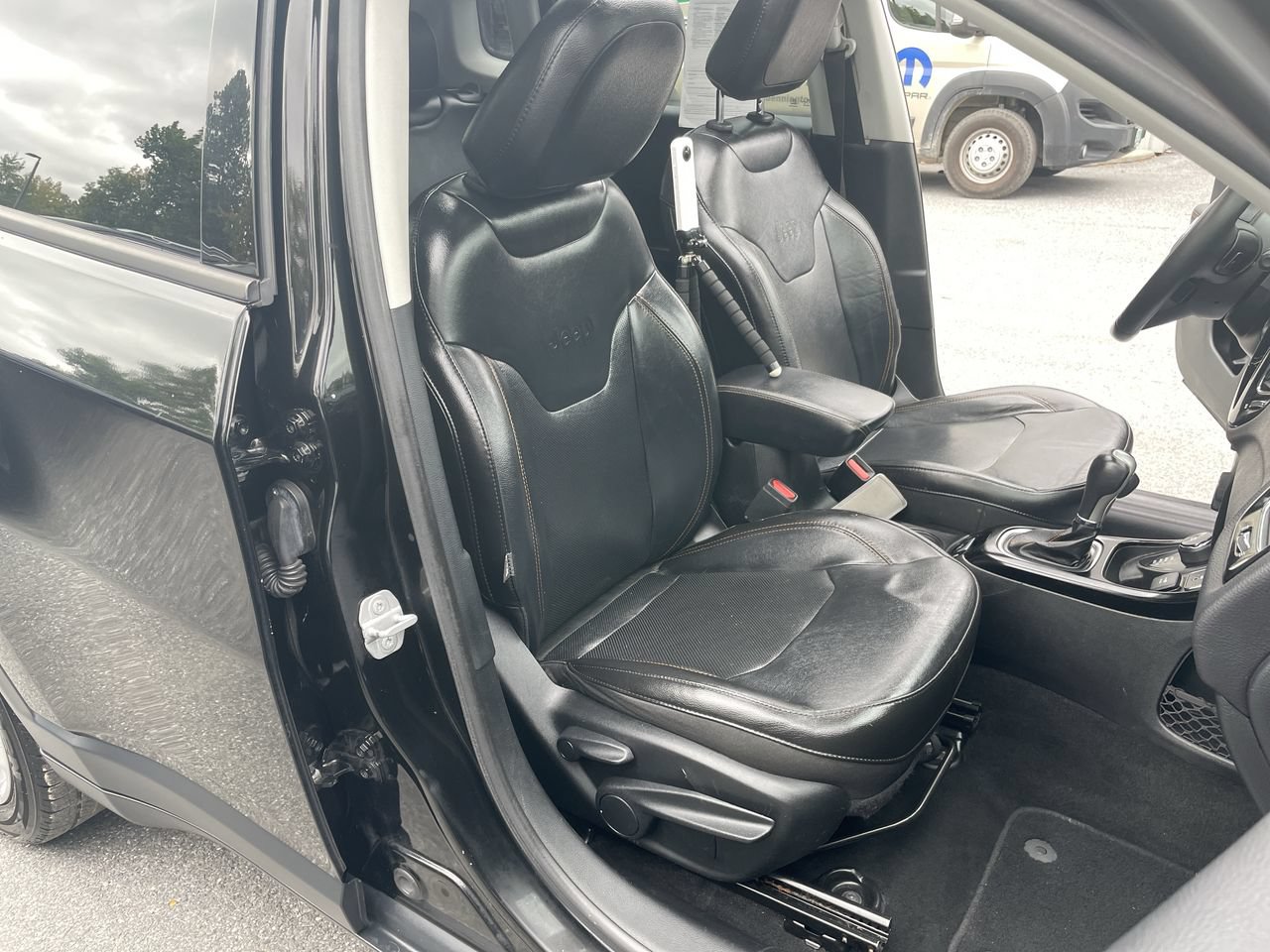 Used 2018 Jeep Compass Limited w/ Navigation Group AWD/4WD image 41