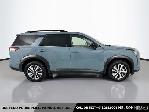 Certified 2026 Nissan Pathfinder SL FWD image 4