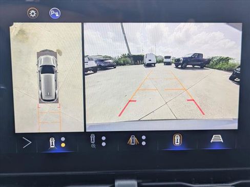 Used 2025 Chevrolet Equinox LT w/ Safety and Technology Package FWD image 14