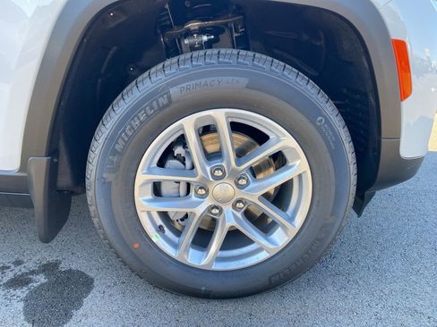 New 2025 Jeep Grand Cherokee Laredo X w/ Luxury Tech Group I image 9
