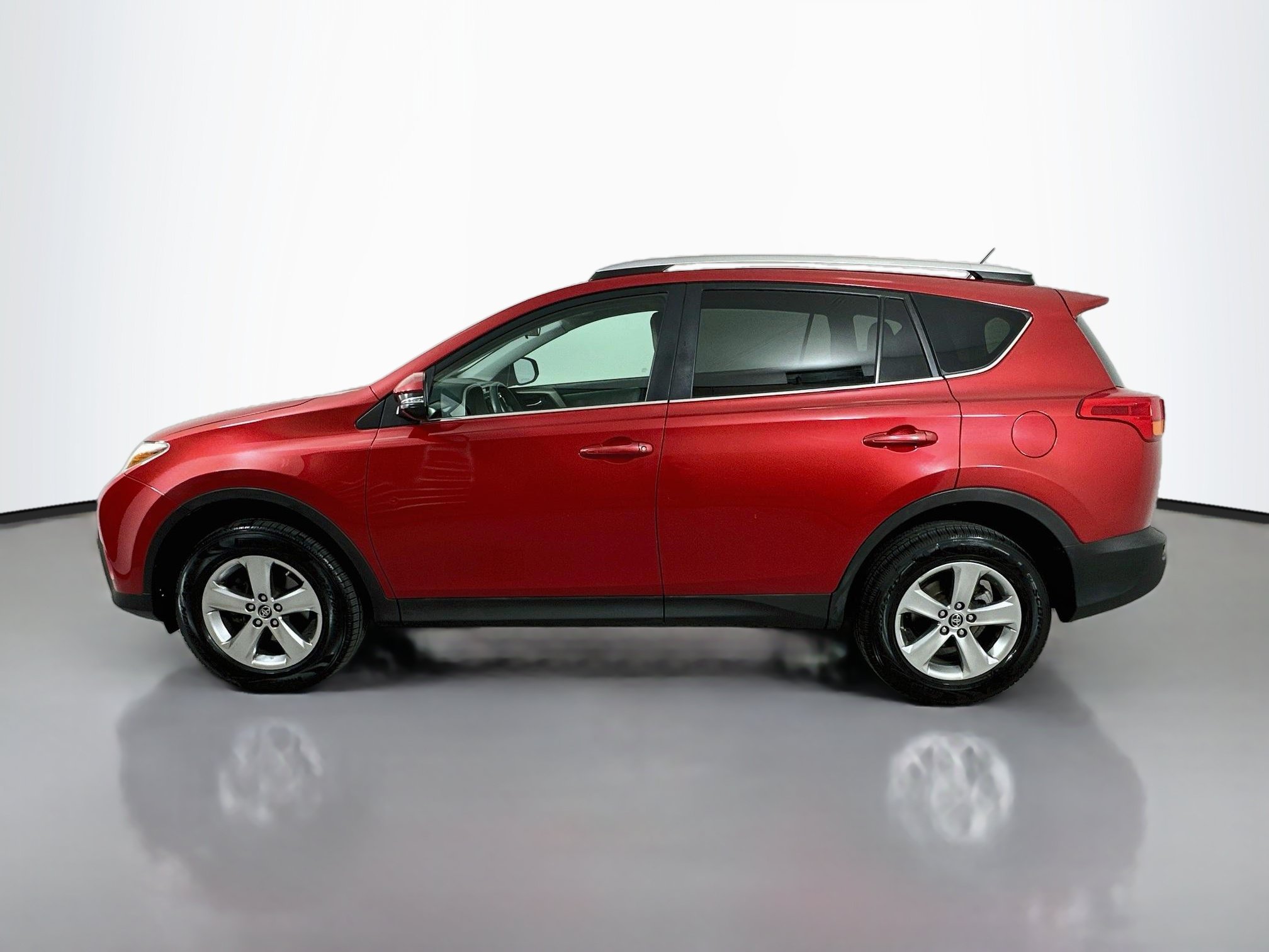 Used 2015 Toyota RAV4 XLE FWD image 4