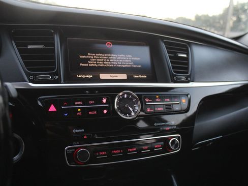 Used 2015 Kia K900 Luxury w/ VIP Package (Discontinued) RWD image 16