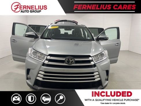 Used 2017 Toyota Highlander XLE w/ Carpet Mat Package AWD/4WD image 12