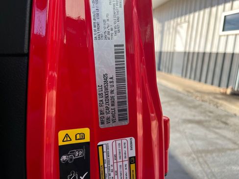 Used 2025 Jeep Wrangler Sport S image 28