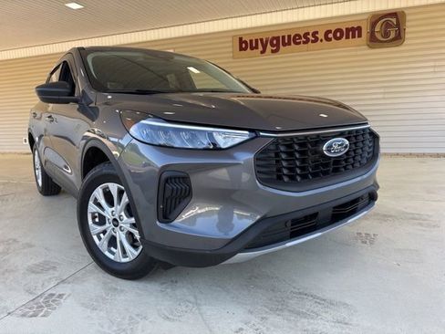 Used 2024 Ford Escape Active w/ Tech Pack #1 AWD/4WD image 2