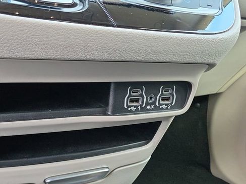 Used 2023 Chrysler Pacifica Touring-L FWD image 27