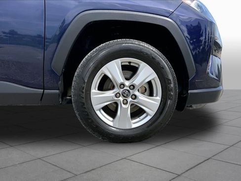 Used 2020 Toyota RAV4 XLE w/ Convenience Package FWD image 11