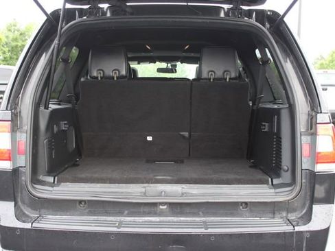 Used 2016 Lincoln Navigator L Select RWD image 20