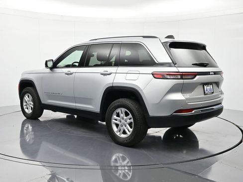 Used 2023 Jeep Grand Cherokee Laredo image 8