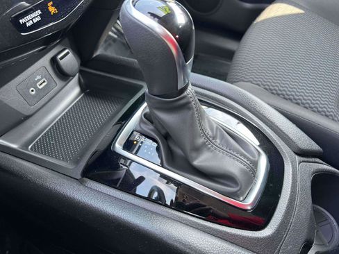 Used 2021 Nissan Rogue Sport S image 12