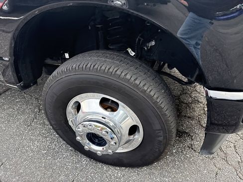 Used 2024 Ford F350 Platinum image 8