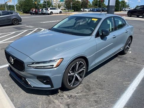 Used 2024 Volvo S60 B5 Plus w/ Climate Package AWD/4WD image 2