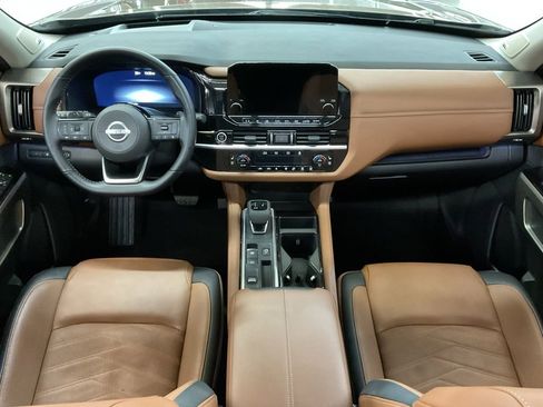 Used 2024 Nissan Pathfinder Platinum w/ Cargo Package image 17