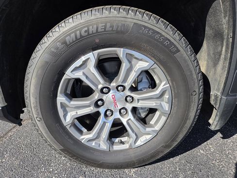 Used 2024 GMC Sierra 1500 SLT image 9