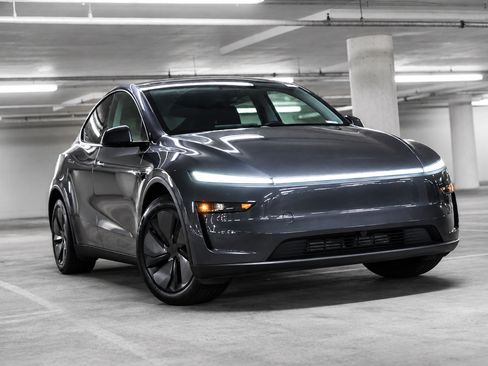 Used 2026 Tesla Model Y 2WD image 4