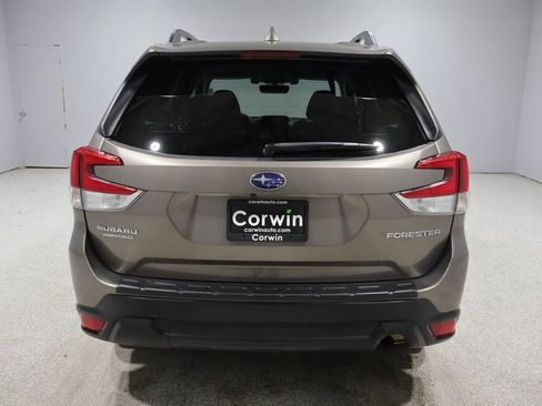 Used 2021 Subaru Forester Premium AWD/4WD image 3