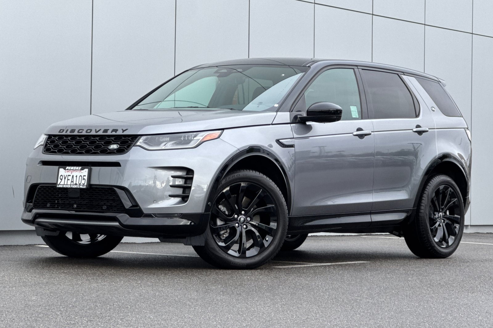 Used 2025 Land Rover Discovery Sport Dynamic SE AWD/4WD image 1