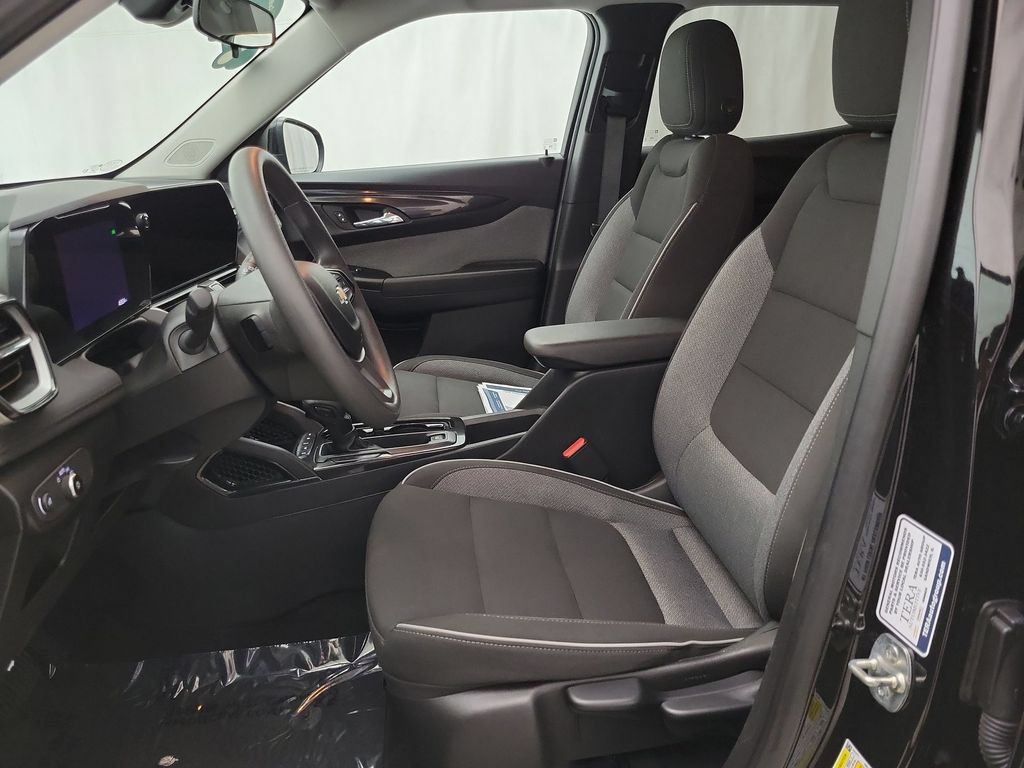 Used 2025 Chevrolet TrailBlazer LT AWD/4WD image 9