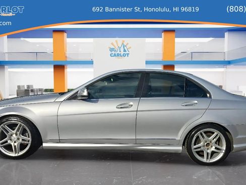Used 2009 Mercedes-Benz C 300 Sedan image 4