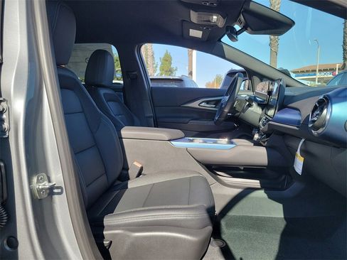 New 2026 Chevrolet Equinox EV LT image 16