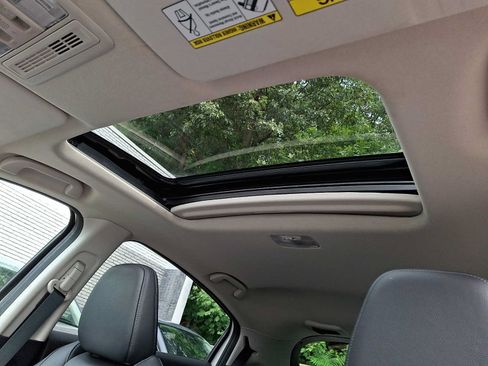 Used 2019 Honda HR-V Touring image 12