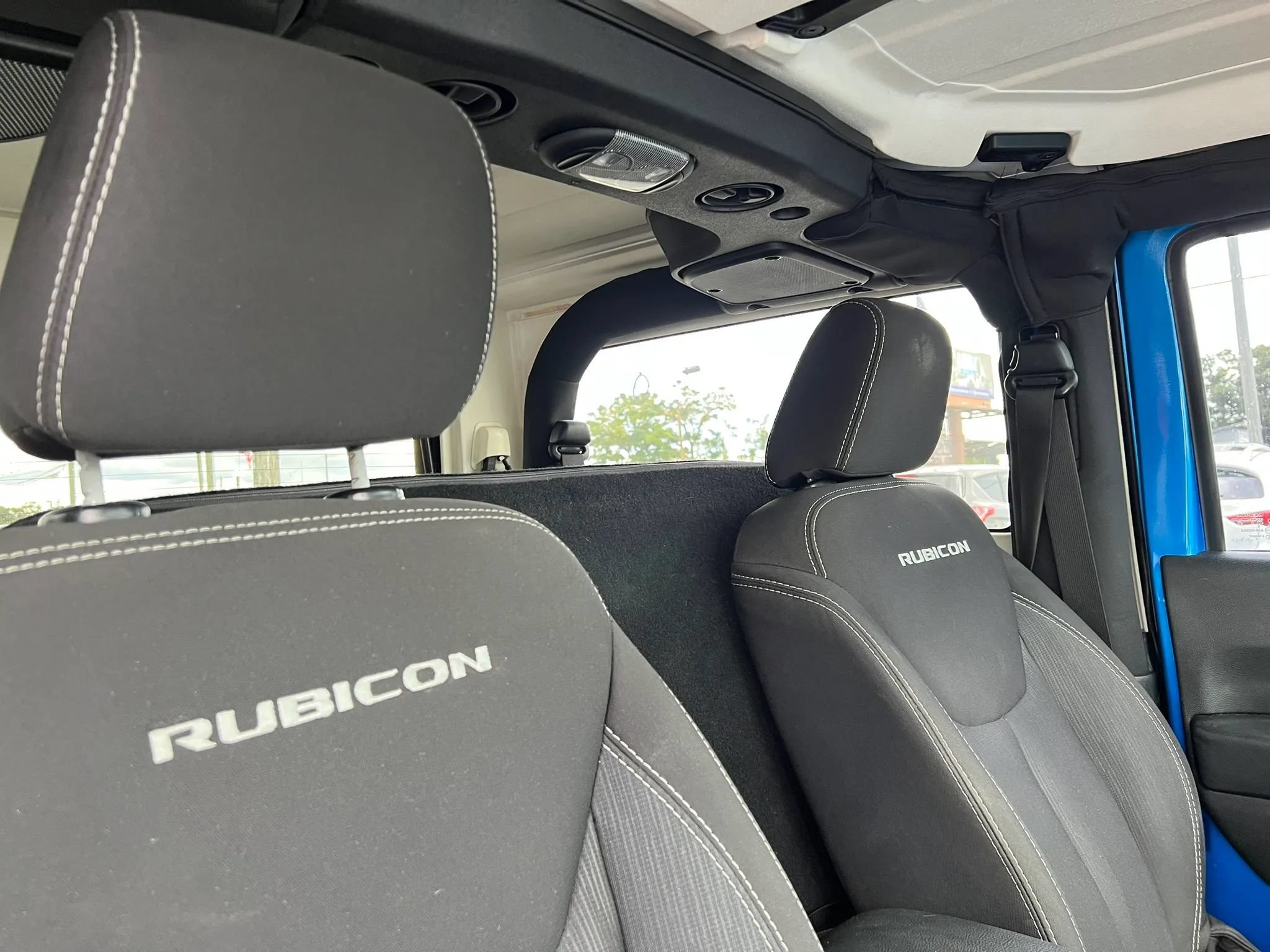 Used 2015 Jeep Wrangler Rubicon w/ Power Convenience Group AWD/4WD image 11